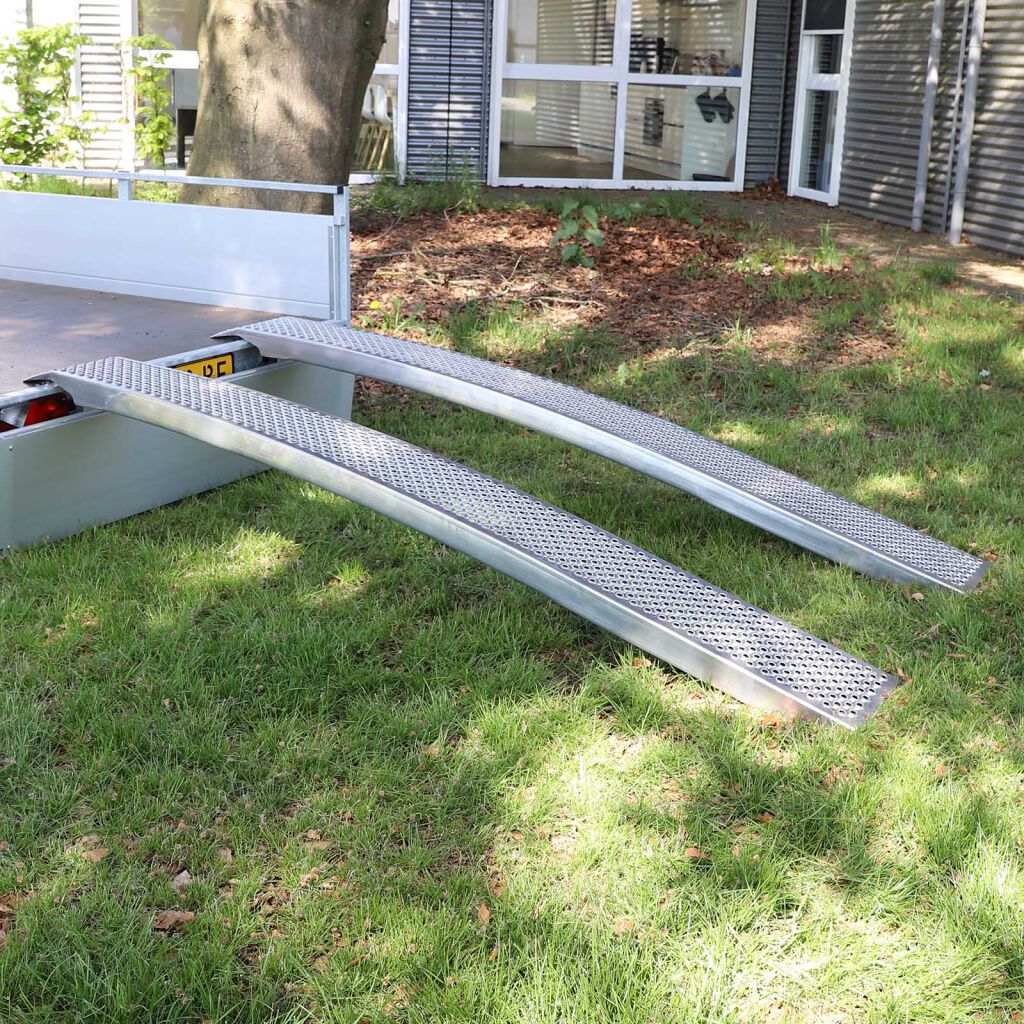 Rampe de chargement rampe d'accès courbé aluminium 150 cm (paire)  Difference de hauteur: 20 - 50 cm