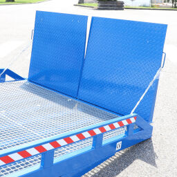 Container loading ramp mobile adjustable in height